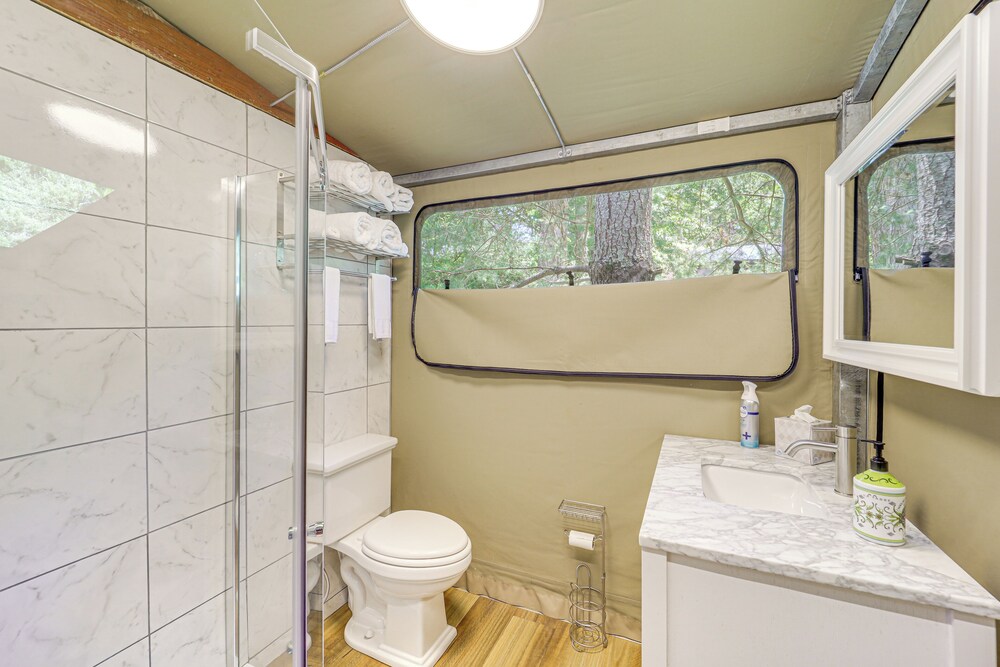 Mtn-view Deck: Scenic Glamping Getaway Near Boone!