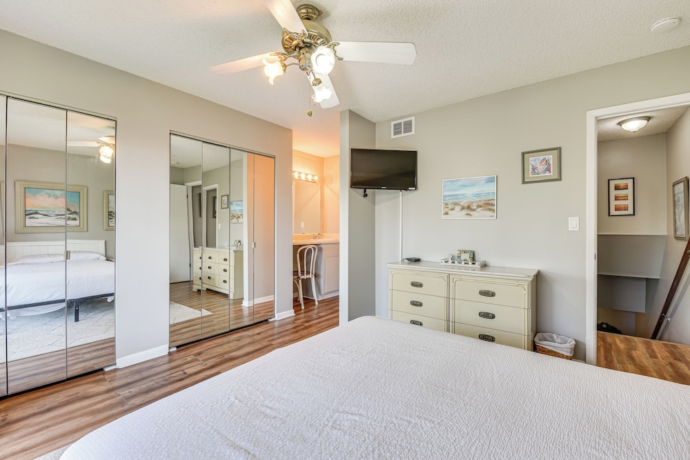 Walk to Beach: Resort Getaway in Pcb!