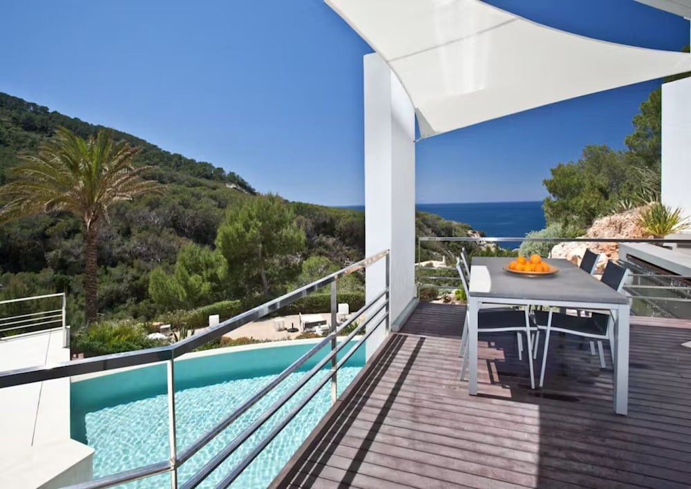 Appealing Villa With Private Terrace