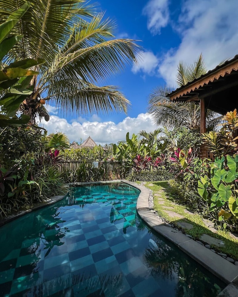 Santris Villa by GenuineHost view 5