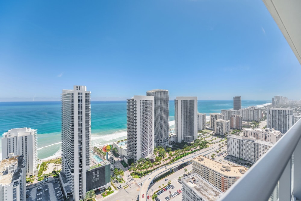 40th-Floor Gem Top Views & Amenities