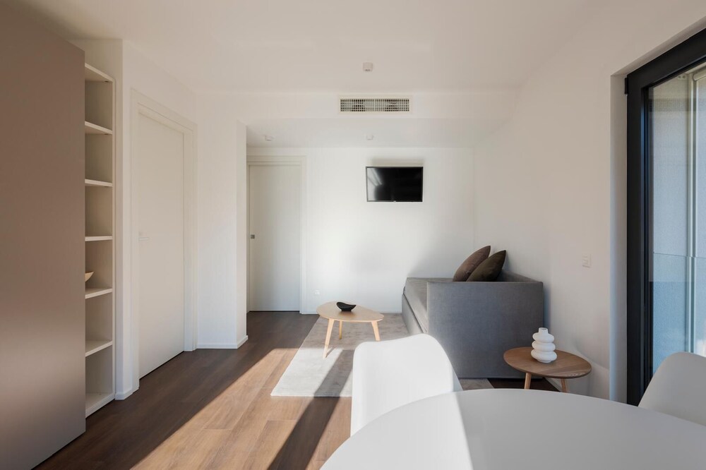 Lugano Suite Modern Concept 3