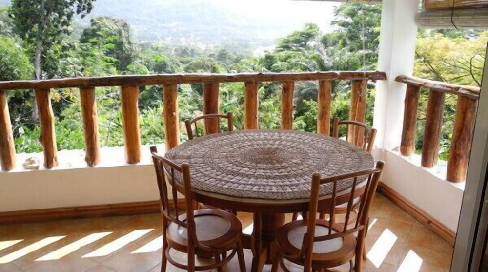 Lemongrass Lodge