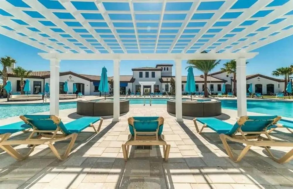 Gorgeous 5Bd w Private Pool Windsor Westside 8893