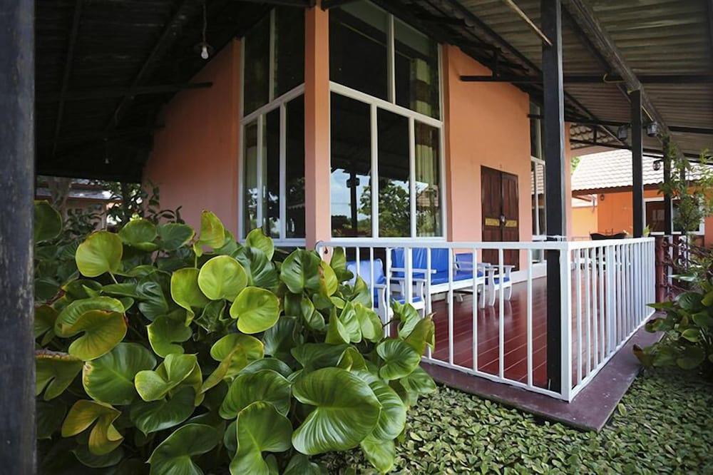 Phalaburi Resort by dreamhouse
