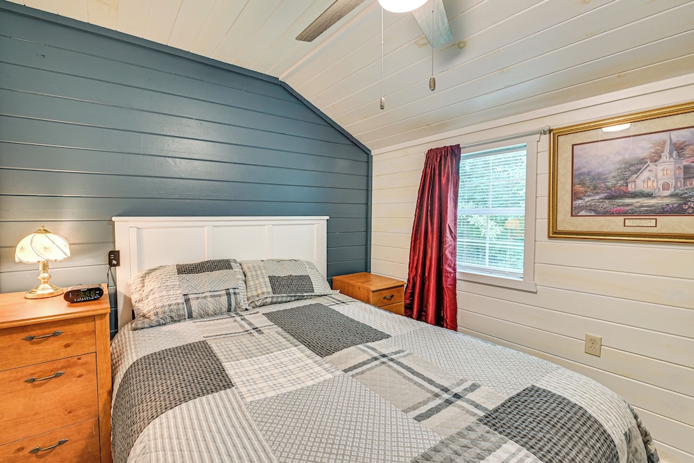 14 Mi to Kentucky Horse Park: Creekside Cabin
