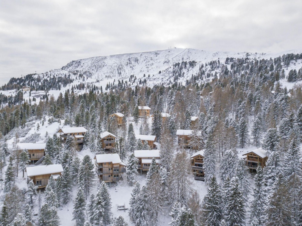 Welcoming Chalet With hot tub