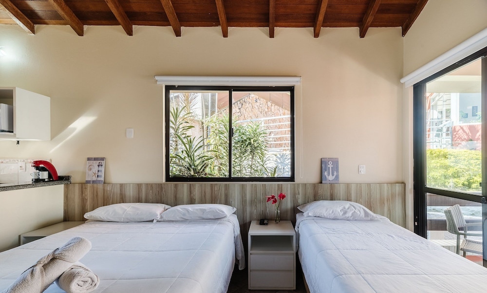 JOFs Apartamentos c Piscina e Vista Mar