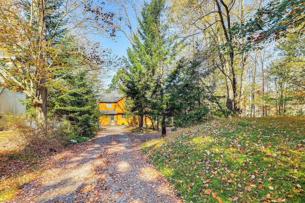 Walk to Beach: Arrowhead Lake Home