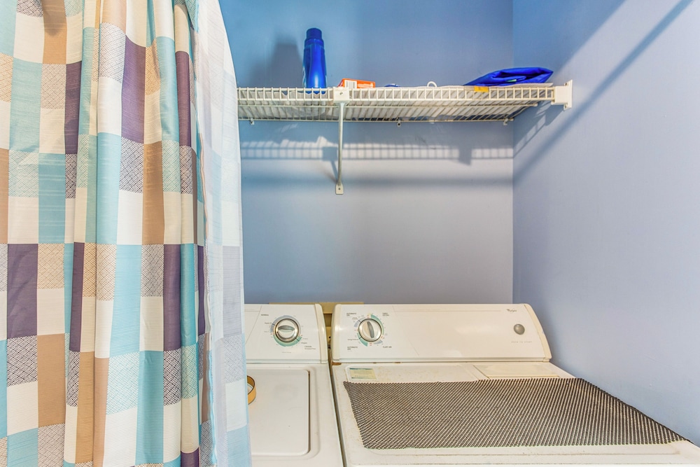 Walk to Ocean: Myrtle Beach Townhome w/ Patio