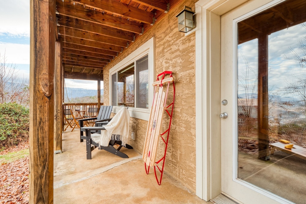 Chestnut by Avantstay Mountain Cabin w Treetop Views Hot Tub Game Room