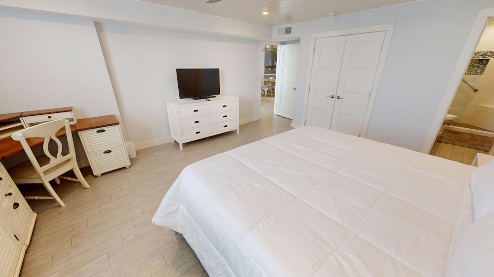 Dolphin Point 604c 2 Bedroom Condo