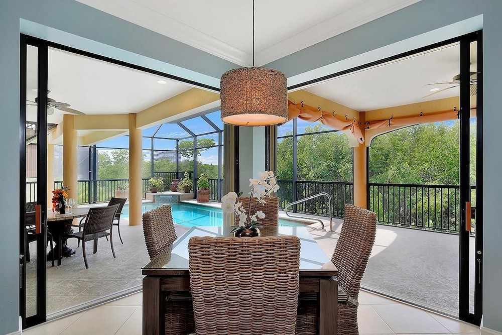 SPIN516 5 Bedroom Holiday Home by Marco Naples Vacation Homes