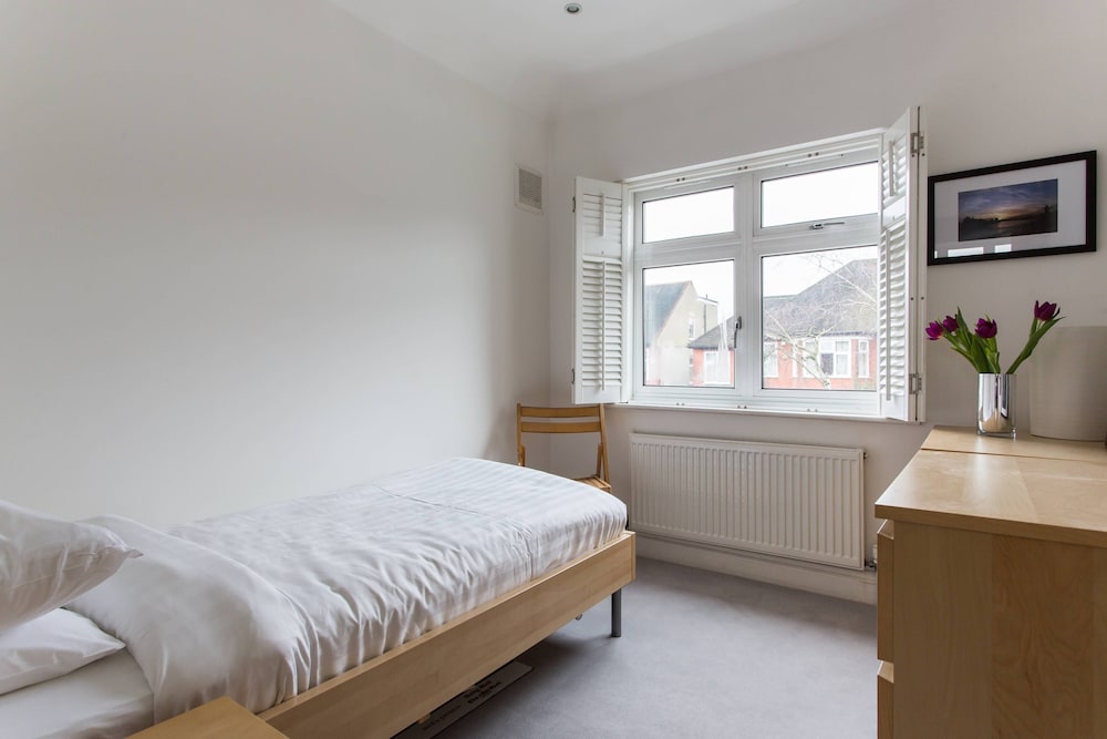 Hardinge Road by Onefinestay