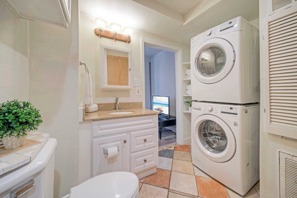 2-unit Home in Golf Cart Zone w/ Patio + Balcony Salty Sunshine: Multi-family Retreat