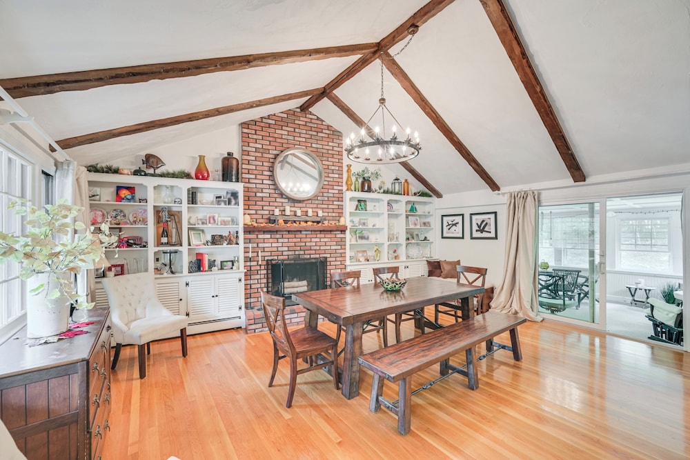 10 Mi to Crane Beach: Wooded Home Near Boston!