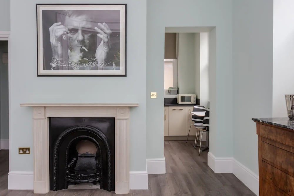 Chic, Newly Renovated Studio Apartment in Angel