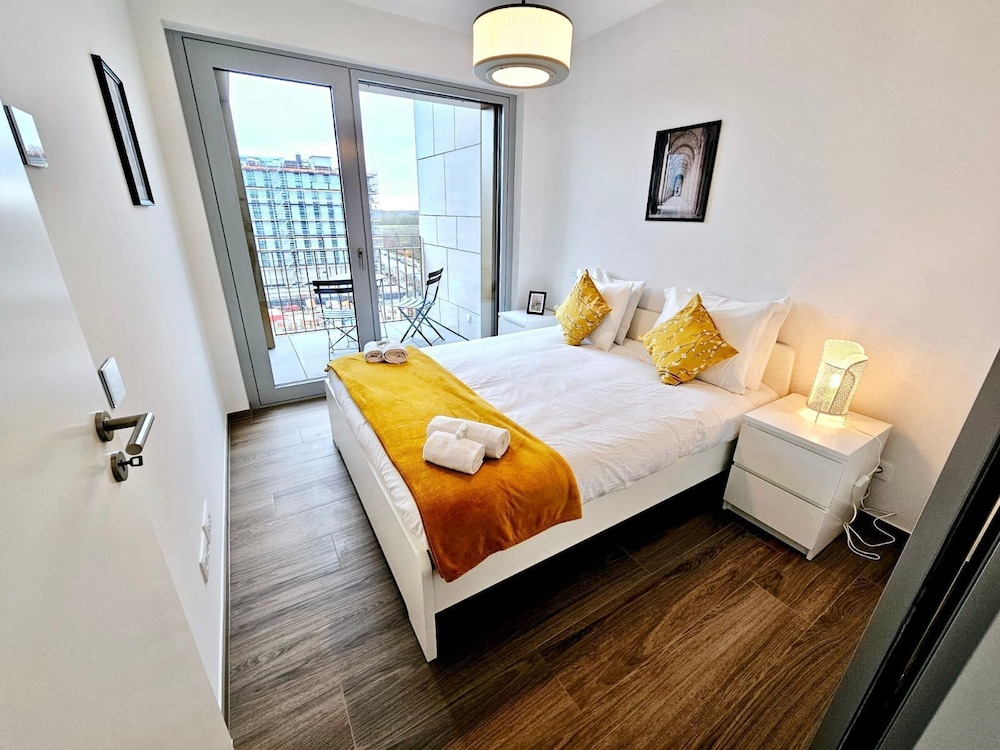 Comfy one bedroom with parking&balcony
