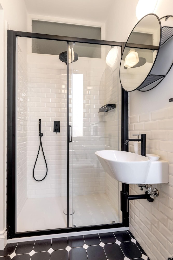 Modern 3BD Apartment Close City Center Belfiore