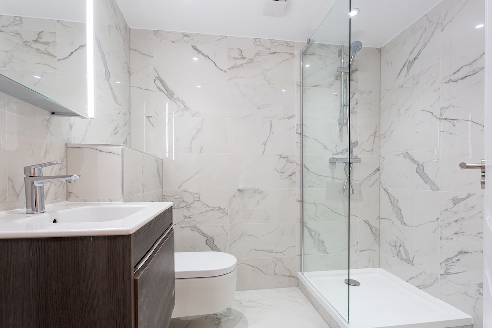 The Carlyle - Elegant Serviced Apartments