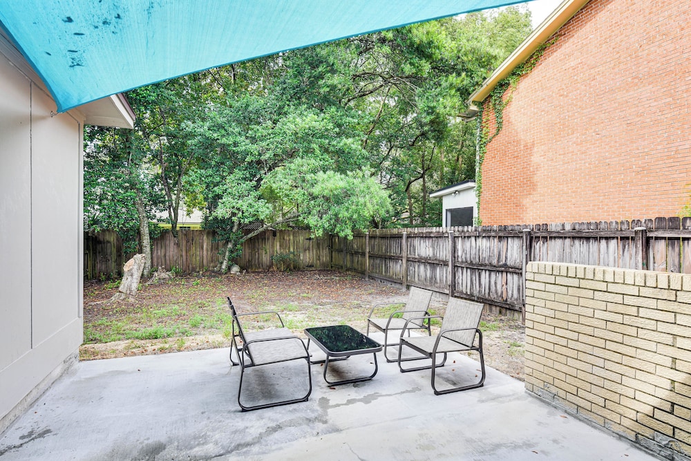 2 Mi to Garniers Beach Park: Pet-friendly FWB Home