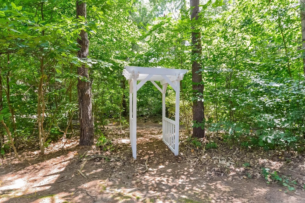 Lake Trail Treehouse
