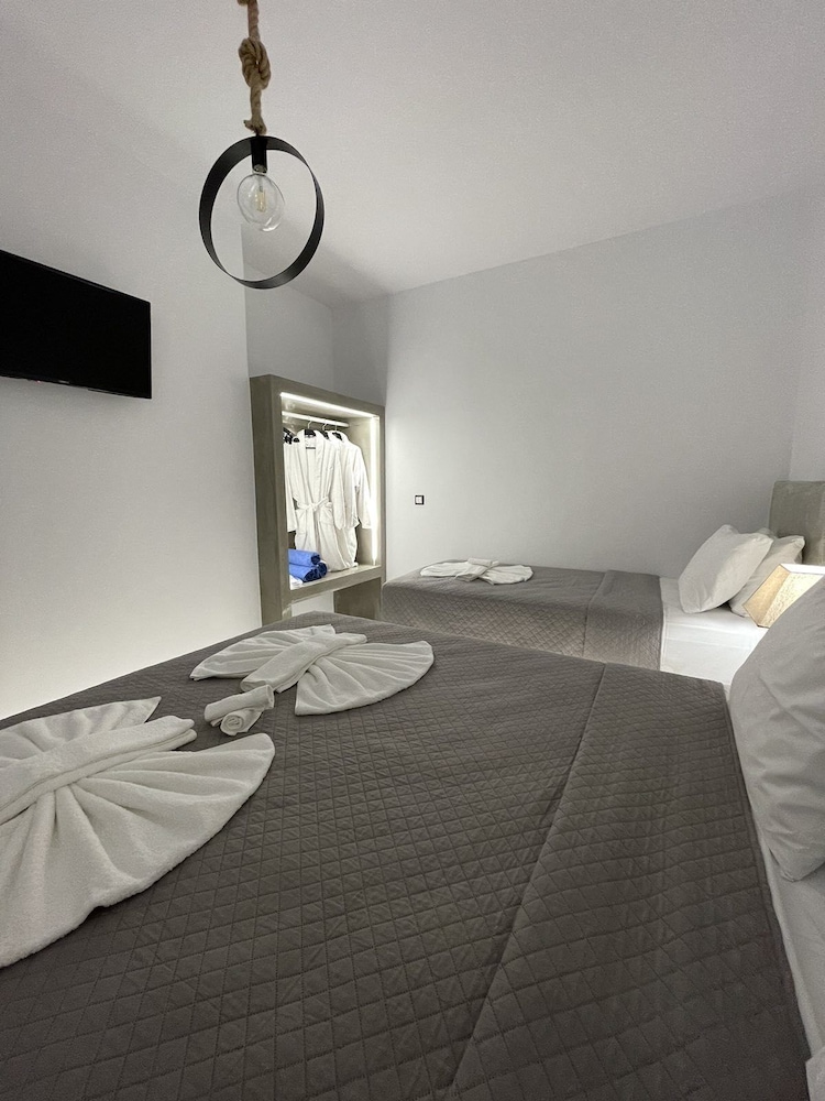 Zoumis Residence
