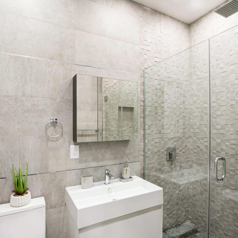 317-1b Modern 1Br UES W D
