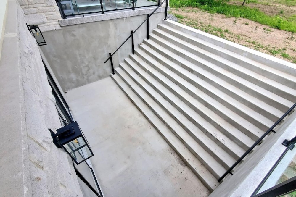 Lucky Mansion Luxury Villa in Fort Erie
