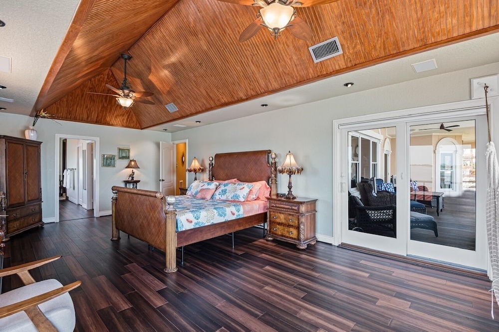 Crystal Beach Villa 5 Bedroom Home view 3