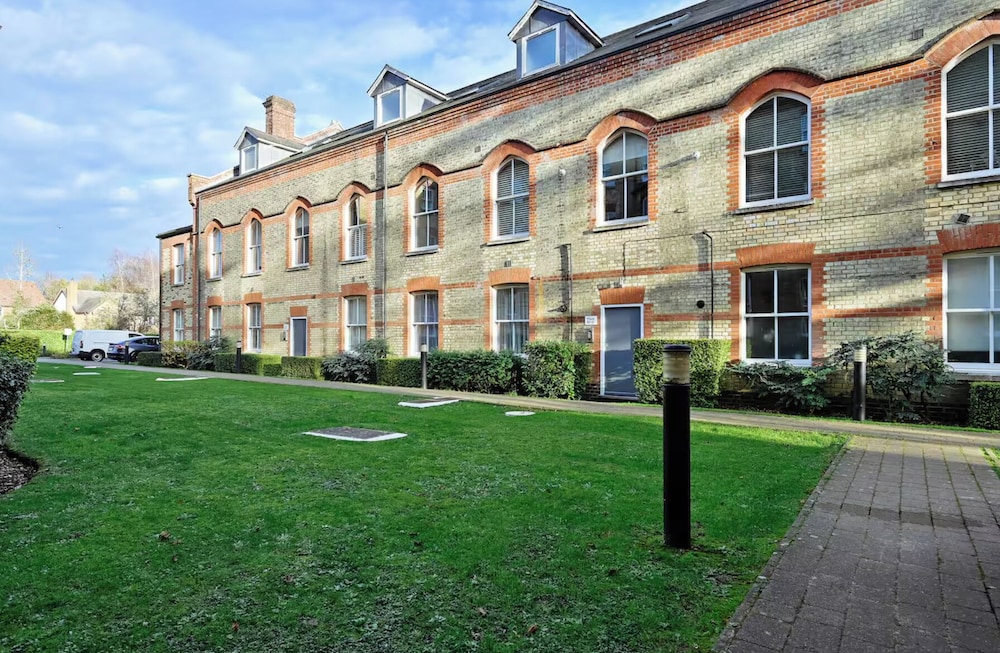 Apartment - Sleeps3 - Close to Warner Bros Studios