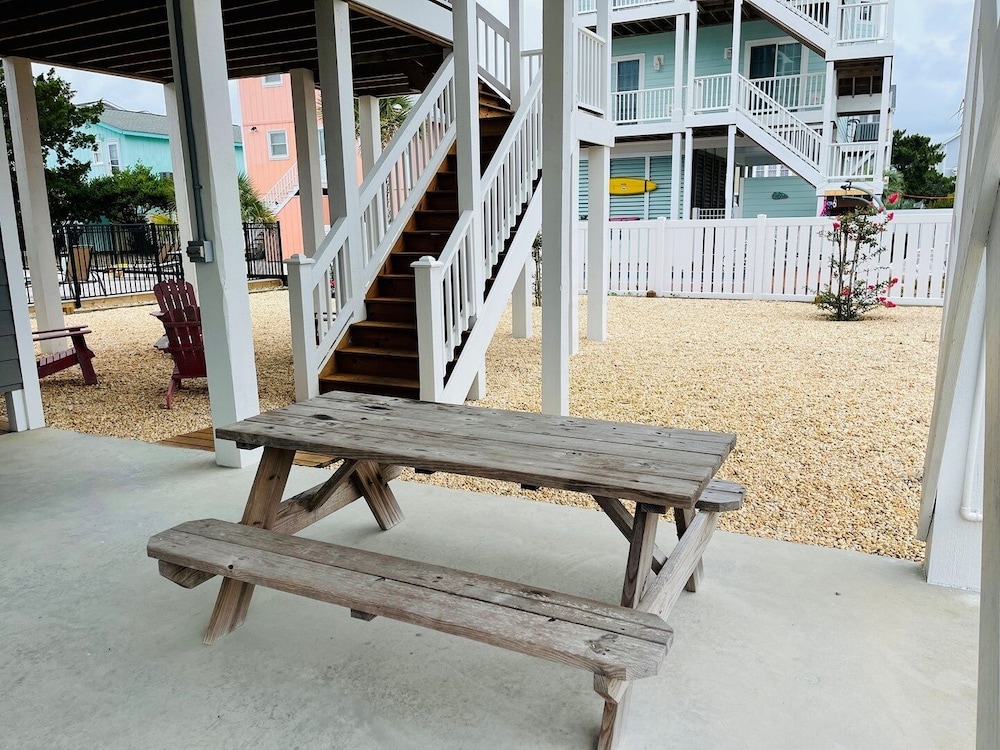 Compass Rose 4 Bedroom Home by RedAwning