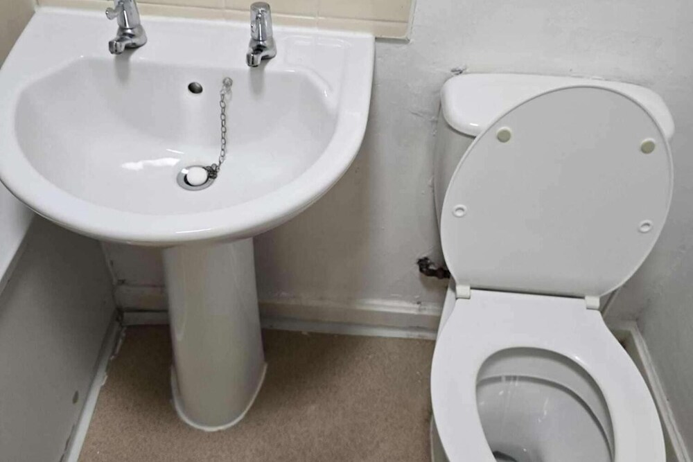 3 Bed House- Sleeps 6 - Parking - Wifi