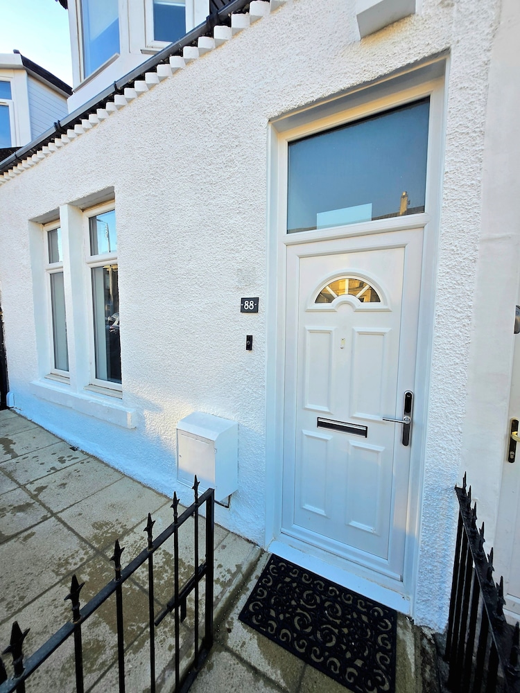 3-Bed Home in Glasgow