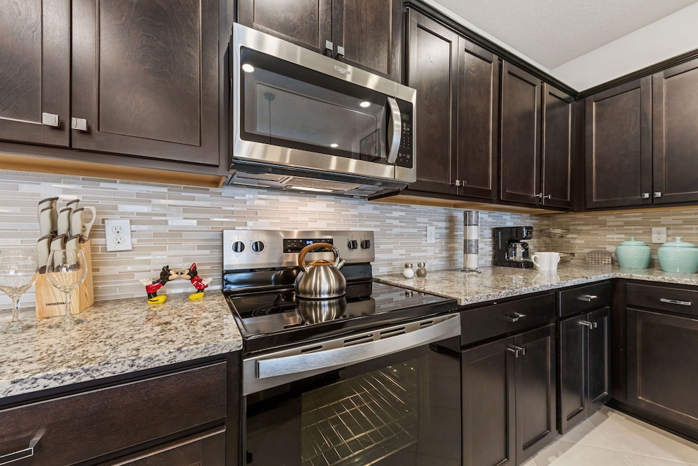 1287 Blue Paradise Way