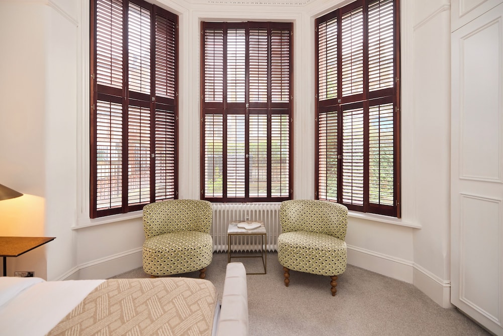 Hampstead Parkside Apartment