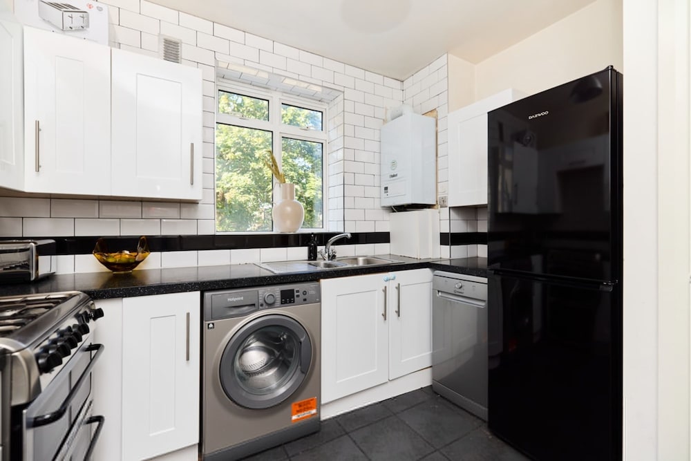 The Holloway Place - Modern 1bdr Flat With Balcony