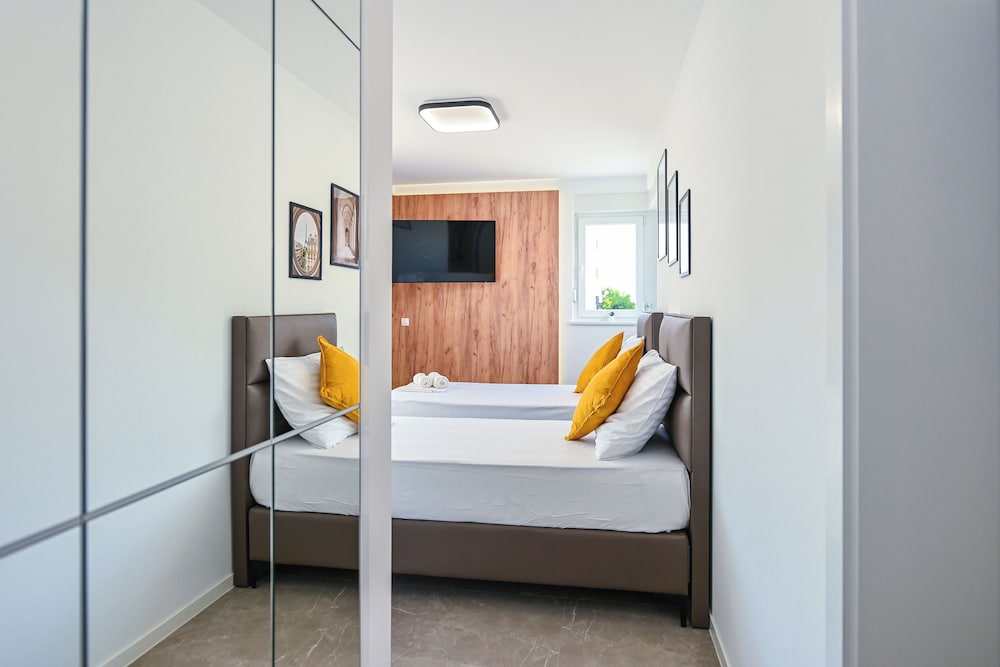 Nova Luxury Residence apartment with private heated pool