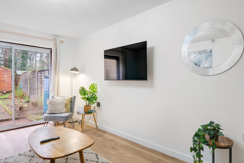 Spacious 4-Bedroom 2-Bath Home in Bywood