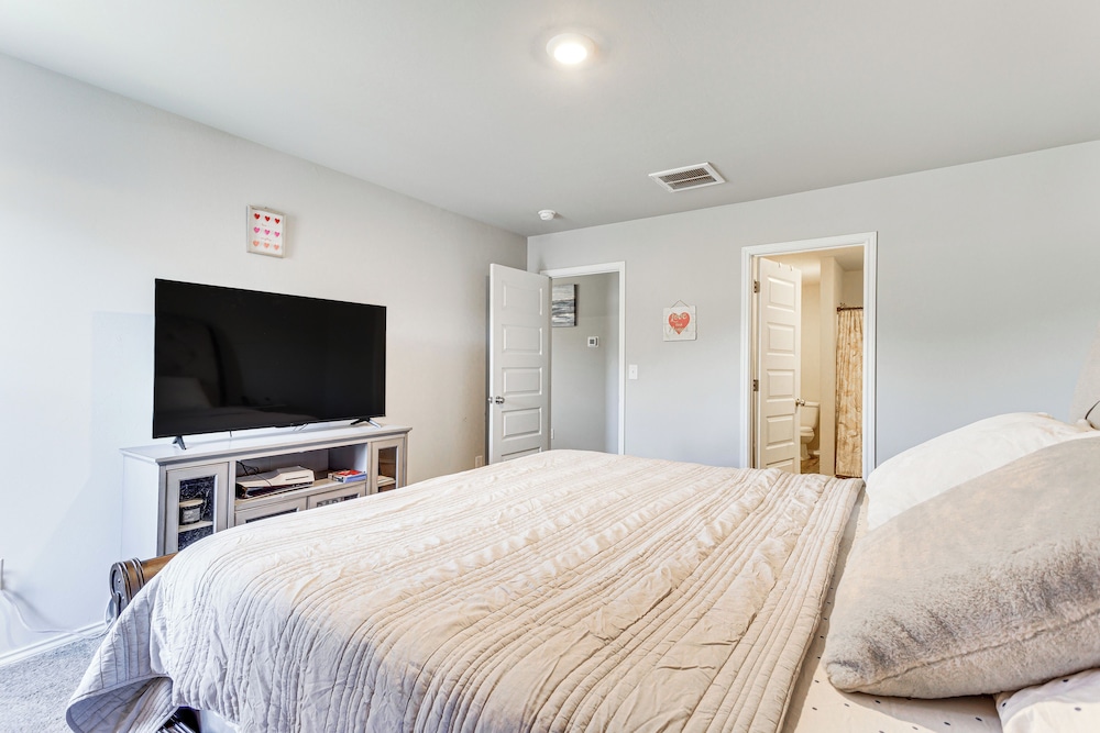 OKC Area Home: 22 Mi to Downtown