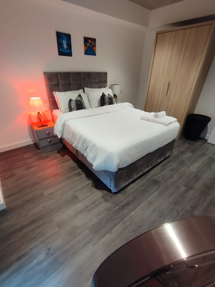 Immaculate 3-bed Apartment Homes in London