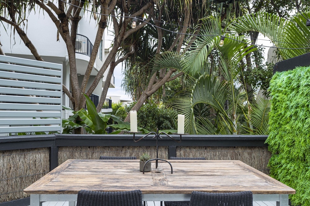 Beachside 2-bed House With Pool, Courtyard & BBQ