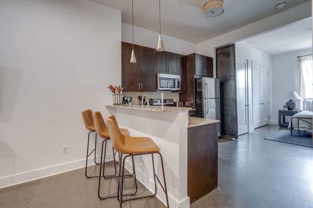 Lofts At 30th - Urban Lodge - Mins to Broadway!