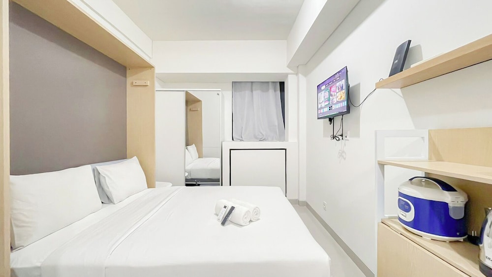 White Studio Room (No Kitchen) At Bandaraya - Tallasa City Makassar Apartment