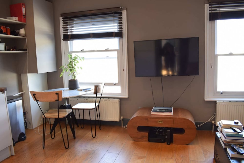 Contemporary 2BD Flat 4 Mins to Finsbury Park!