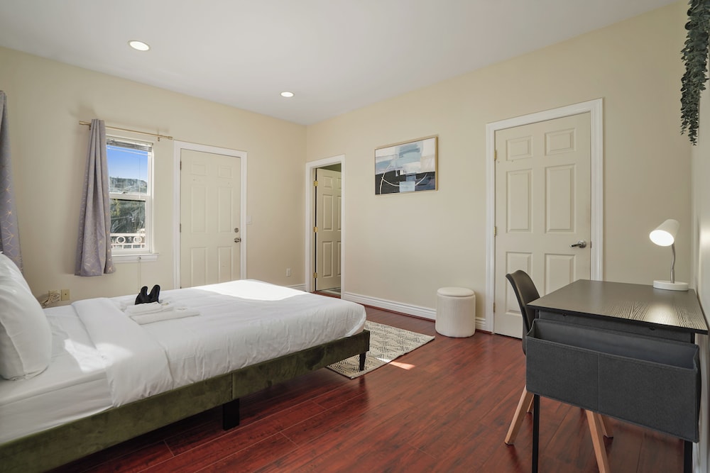 Private Room in SF - Shared Bath Kitchen