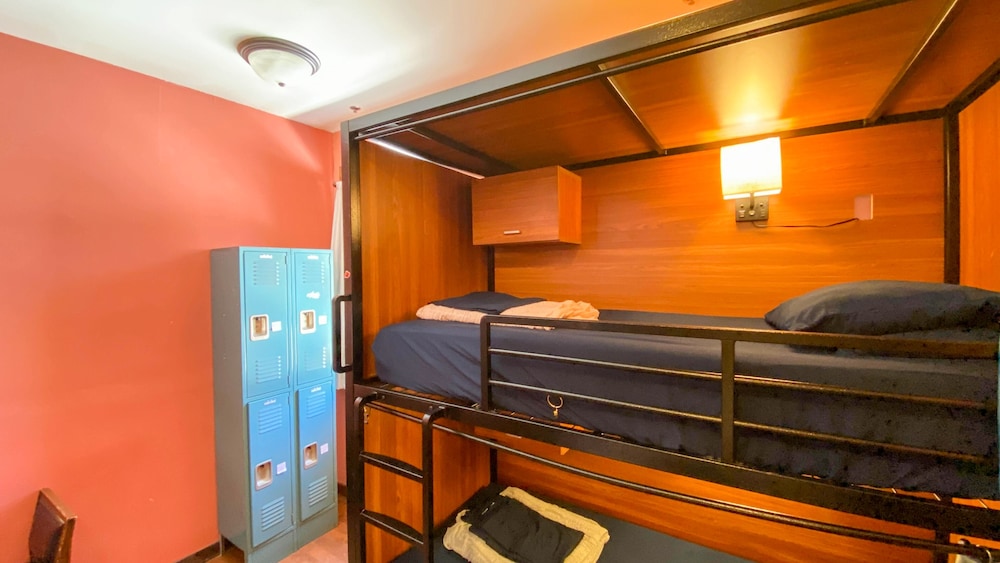International Travelers House Hostel \- Downtown San Diego Little Italy.
