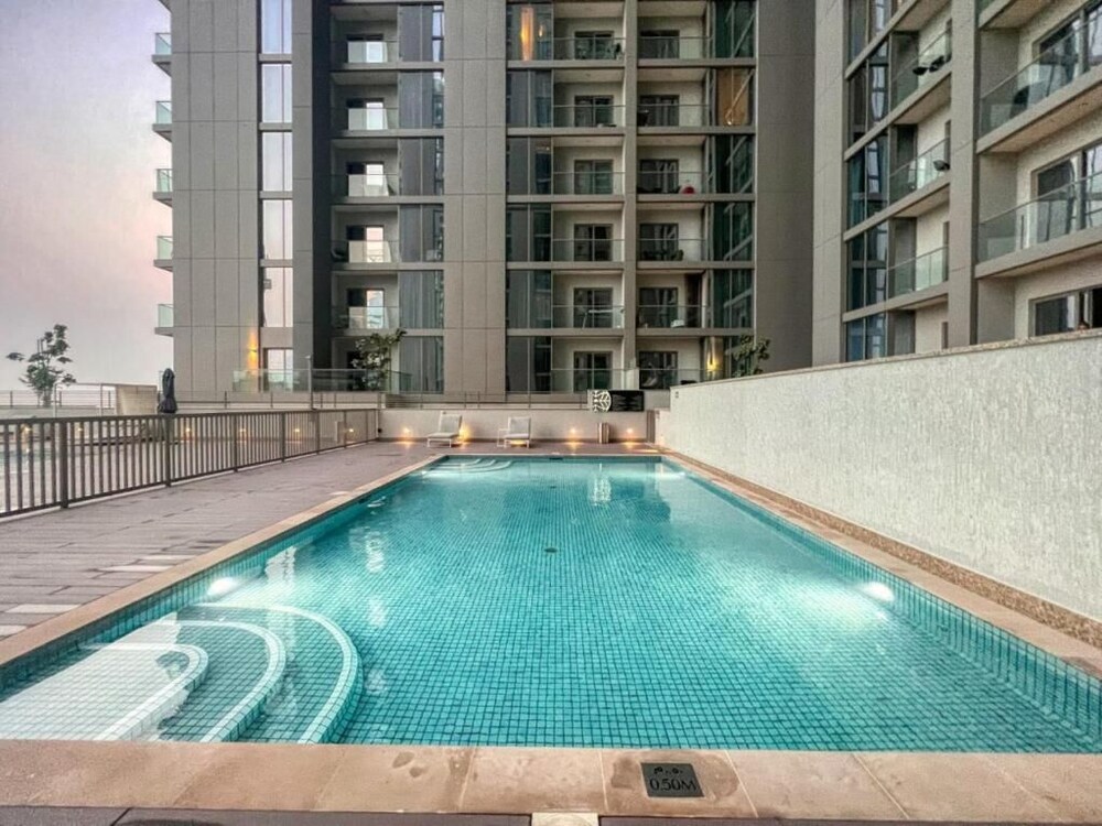 Whitesage - Elegant Apartment With Unobstructed City Views