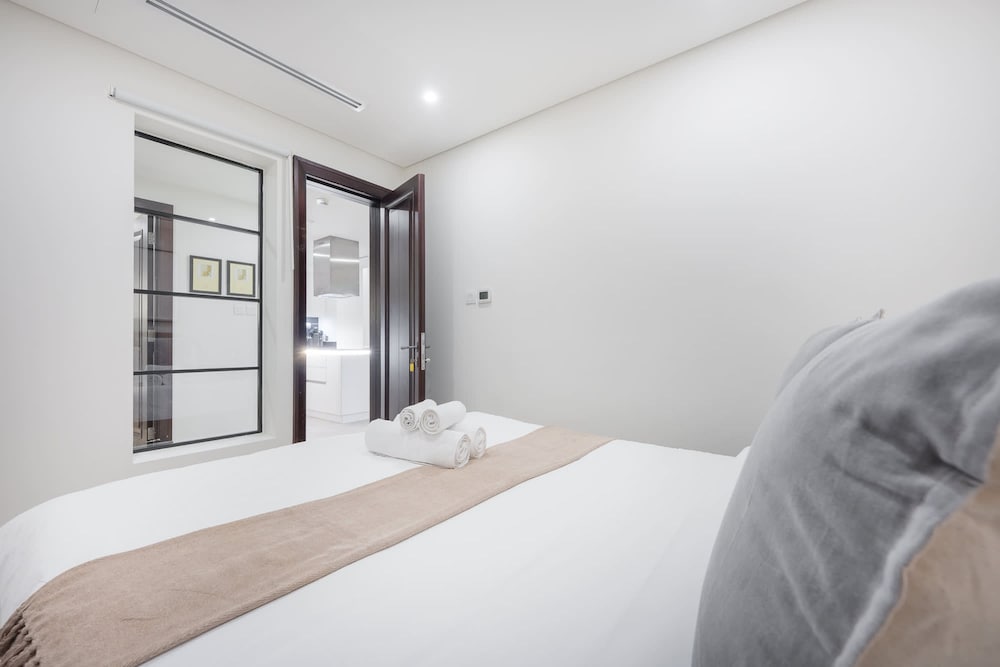 Luxury 2BR Apartment With Full Burj Khalifa View 2-min Walk to Dubai Mall
