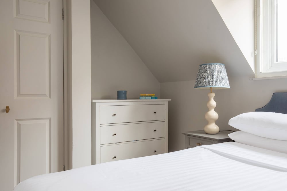 Princes Gate Mews III by Onefinestay